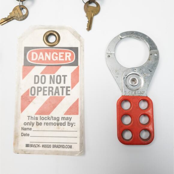 Master Lock Lockout Tagout Set - 2 Locks, 2 Hasps and Danger Tag Safety - Picture 4 of 7